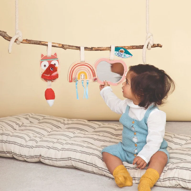 Alice Hanging Activity Set