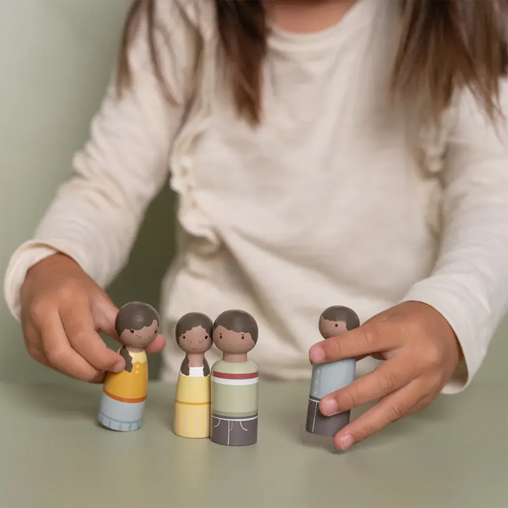 Doll's House Family Peg Doll Set - Evi